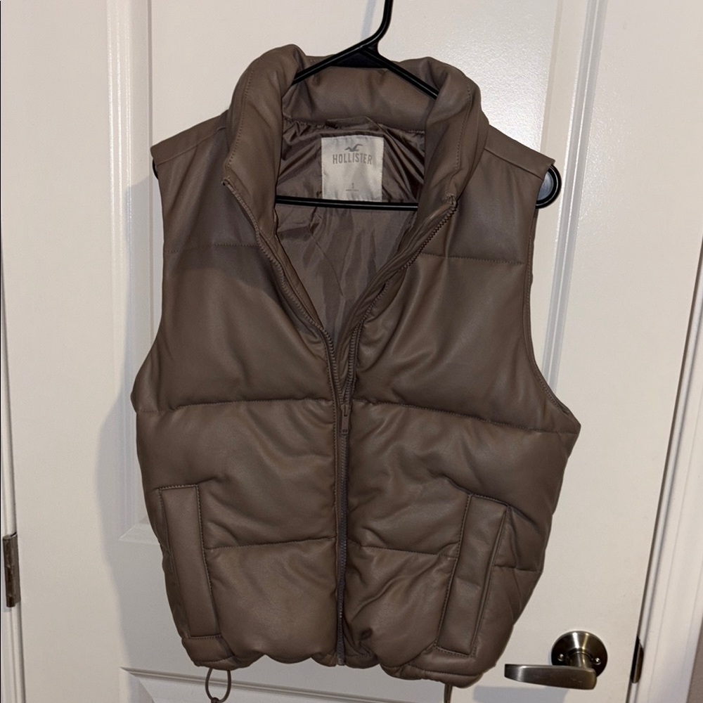 Hollister Taupe Puffer Vest
